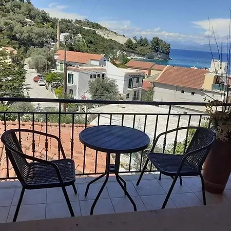 Tania House , Loggos Paxos *