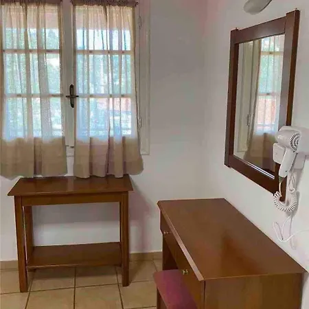 Tania House , Loggos Paxos