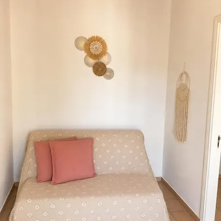 Tania House , Loggos Paxos * Longós