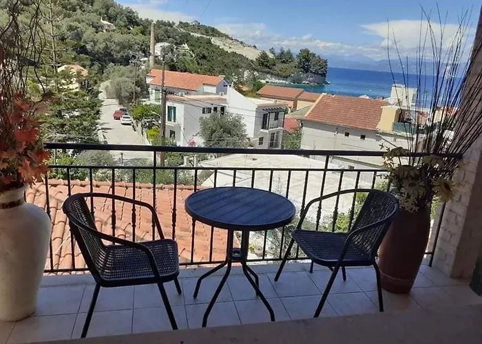 Tania House , Loggos Paxos *