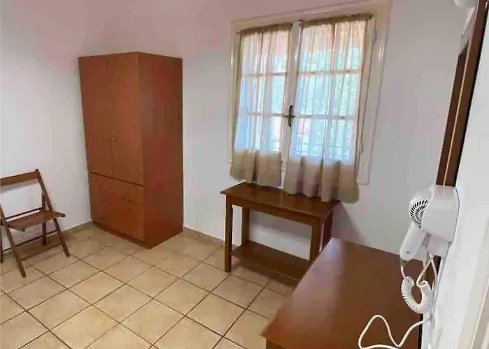 Tania House , Loggos Paxos