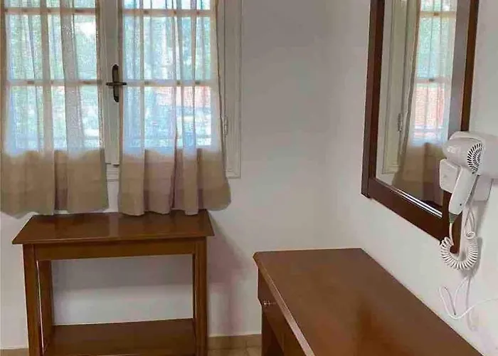 Tania House , Loggos Paxos
